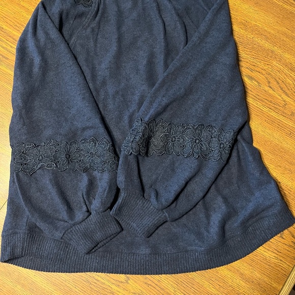 Wit & Wisdom Crochet Inset Blouson Sleeve Pullover. - Picture 5 of 5